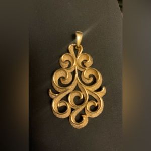 Vintage Trifari pendant